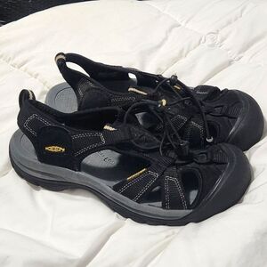 Women's Keen size 9 sandals